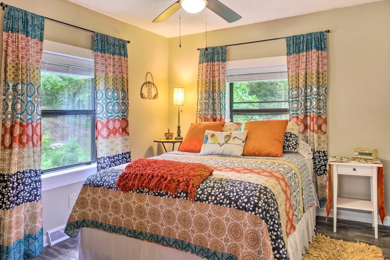 Shaw Creek Cottage With Fire Pit And Forest Views Hendersonville Extérieur photo